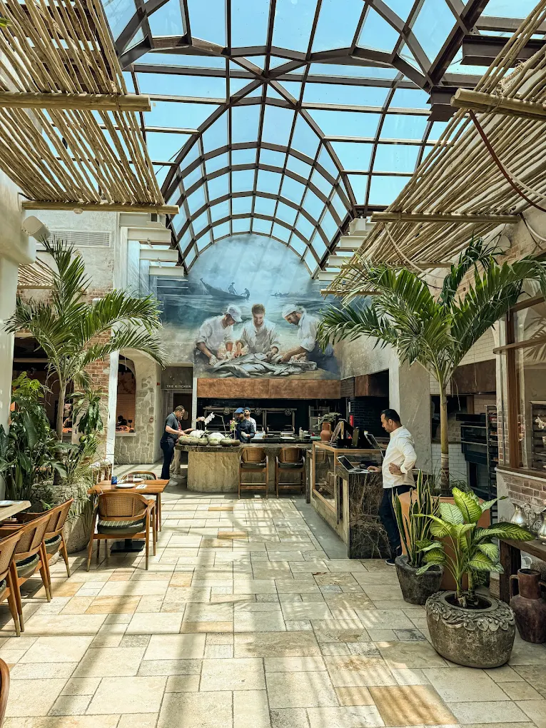 "Nine illustrative icons representing collaboration, design, fit-out, Dubai skyline, and interior decoration"